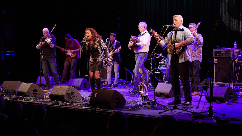 Celtic Cross at the Ceol na nGael 50th Anniversary Concert (photo by Gus Philippas for FUV)