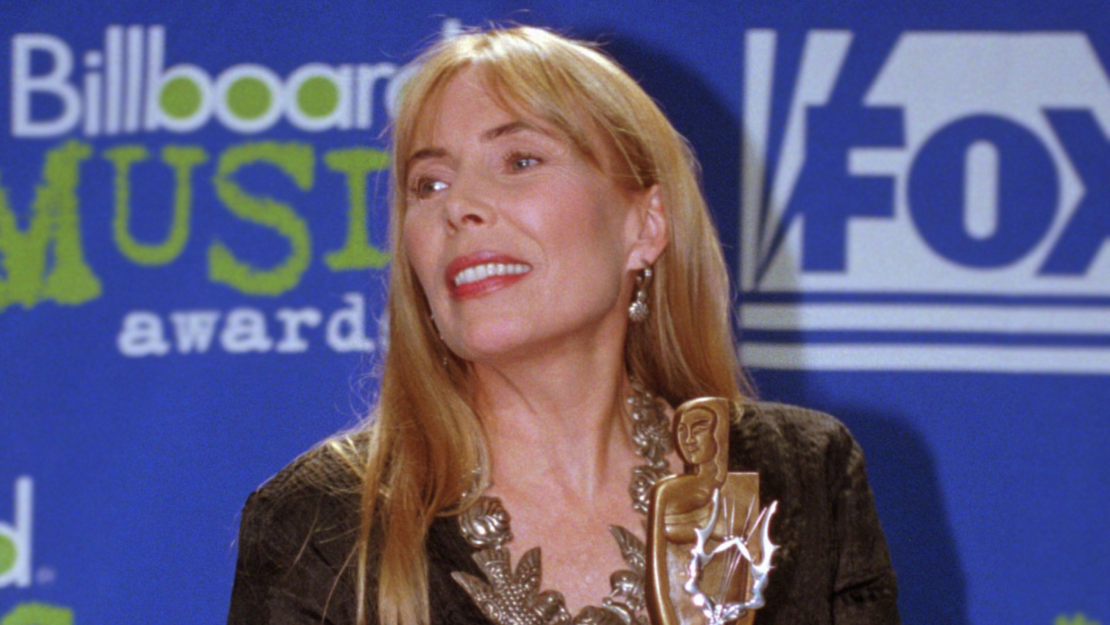 Joni Mitchell poses with the Century Award at the 1995 Billboard Music Awards in New York (AP Photo/Adam Nadel, File)