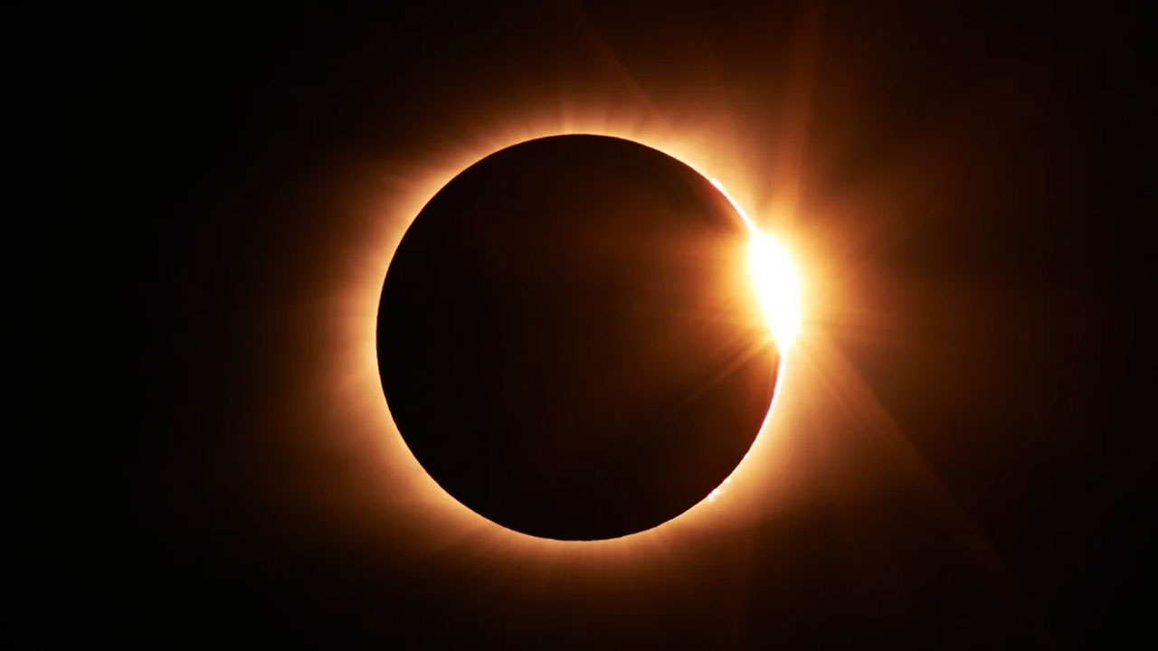 Solar Eclipse (photo by Jongsun Lee for Unsplash)